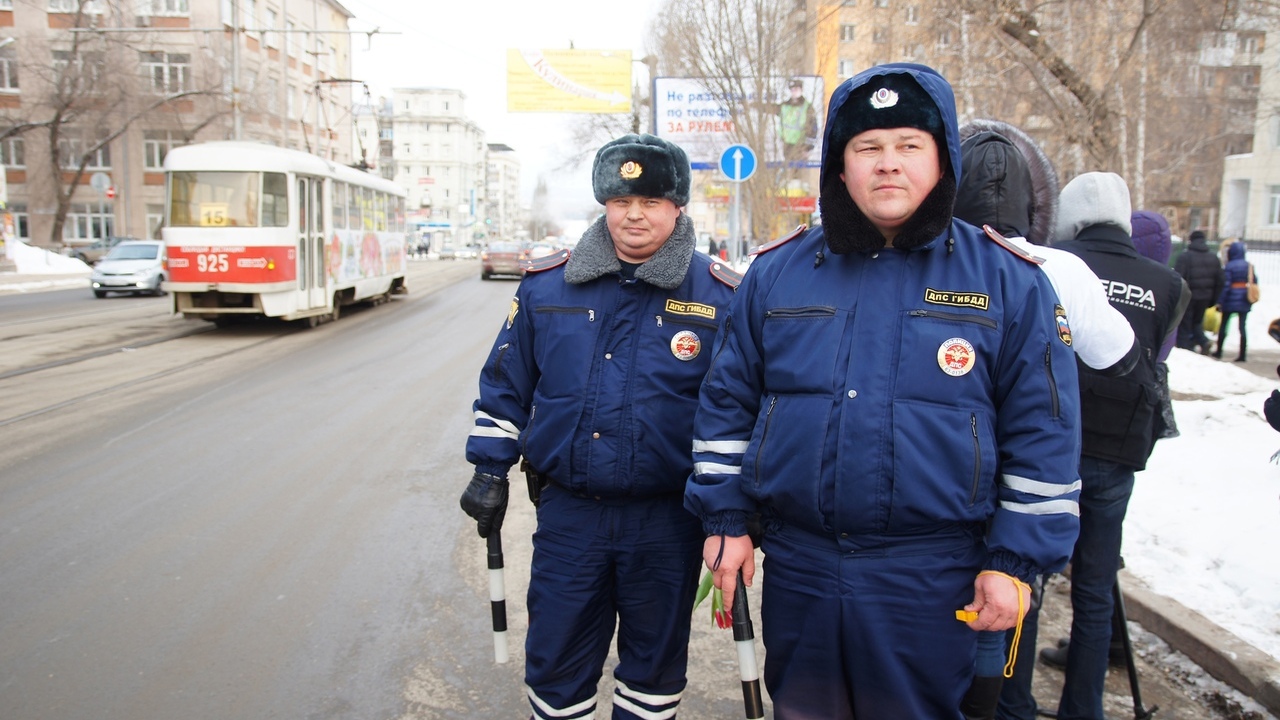 Традиционно все праздники инспекторы ДПС провод...