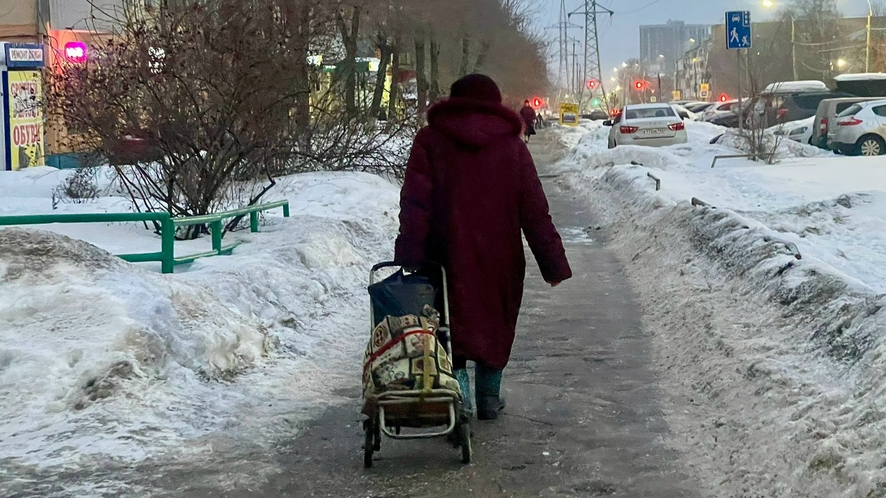 С годами лучше держаться от людей как можно дальше: эти умные слова Юрия Левитанского должен осмыслить каждый - мудрость на века С возрастом: трансформация социальных приоритет...