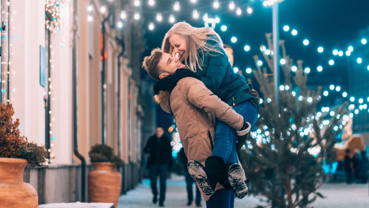 Самарцы мечтают о наступлении Нового года: в чем феномен октября 2025 За окном осень, а в социальных сетях самарцев у...