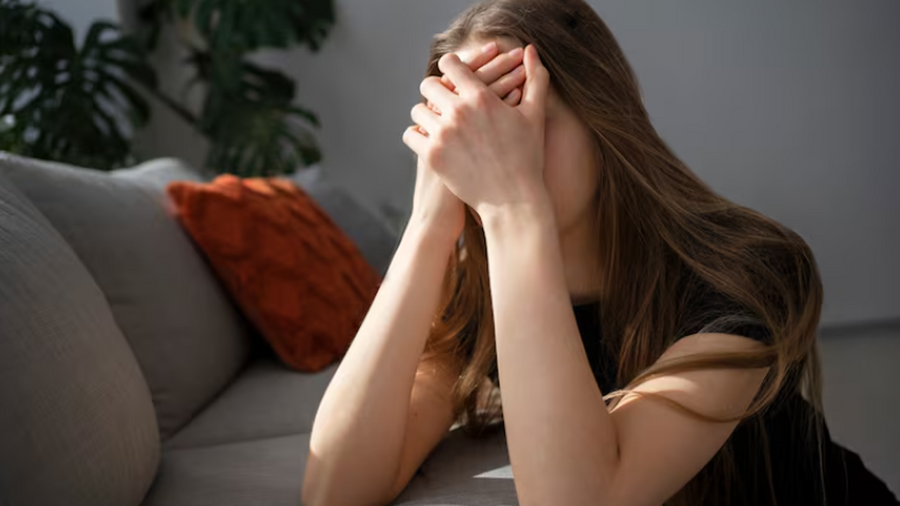 Многие люди ощущают покалывание в области голов...