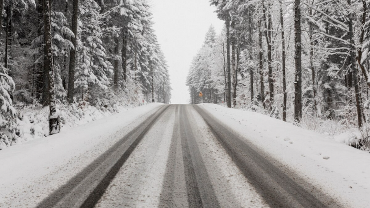 Снежные переметы и сильный ветер осложняют движение на дорогах Самарской области В Самарской области метеорологические условия, ...
