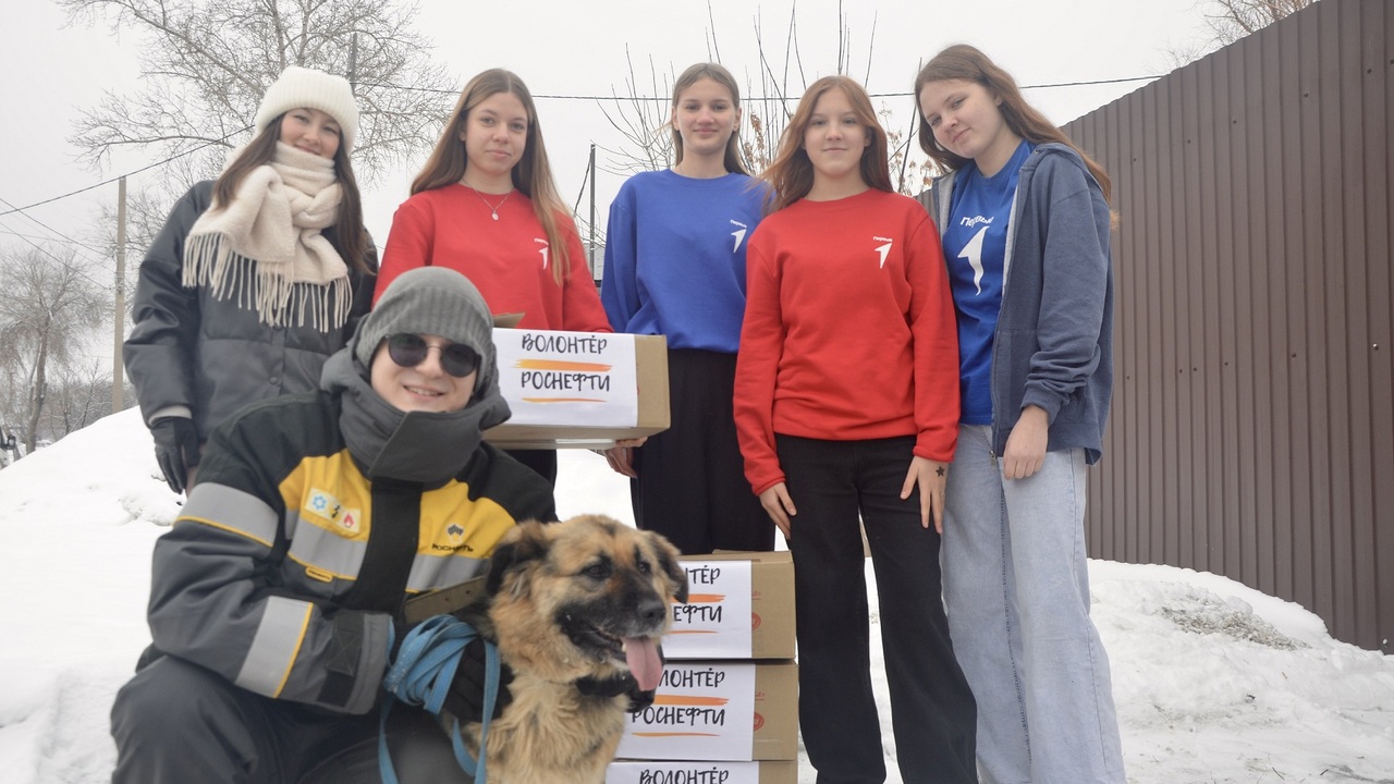 Волонтёры Куйбышевского НПЗ вместе со школьника...