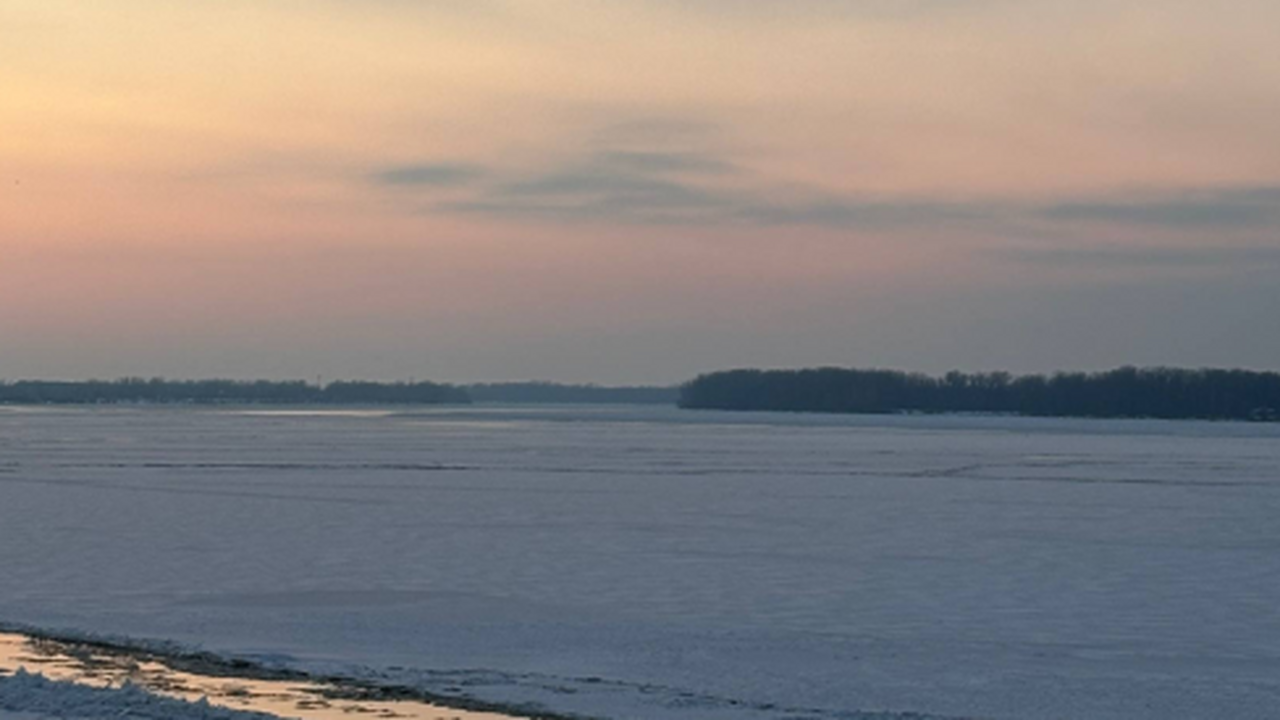 26 марта  ледокол «Портовый-13» был направлен в...