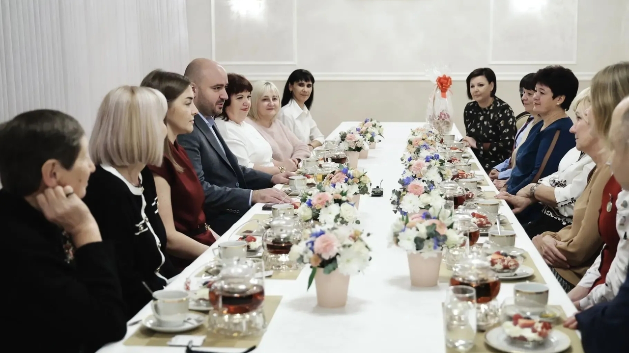 Губернатор Вячеслав Федорищев провел встречу с ...