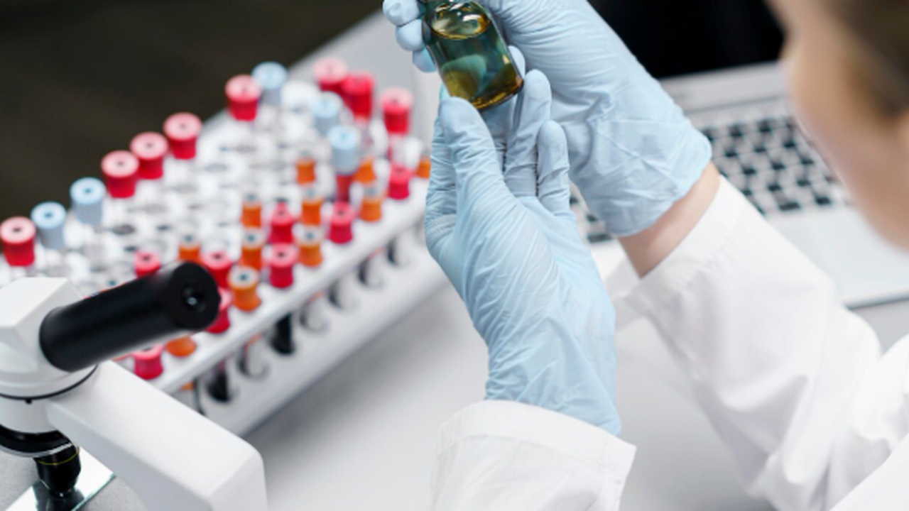 В РФ готовятся к производству биопрепарата для лечения тяжелых форм онкологии Московский фармацевтический завод «Спутник Техн...