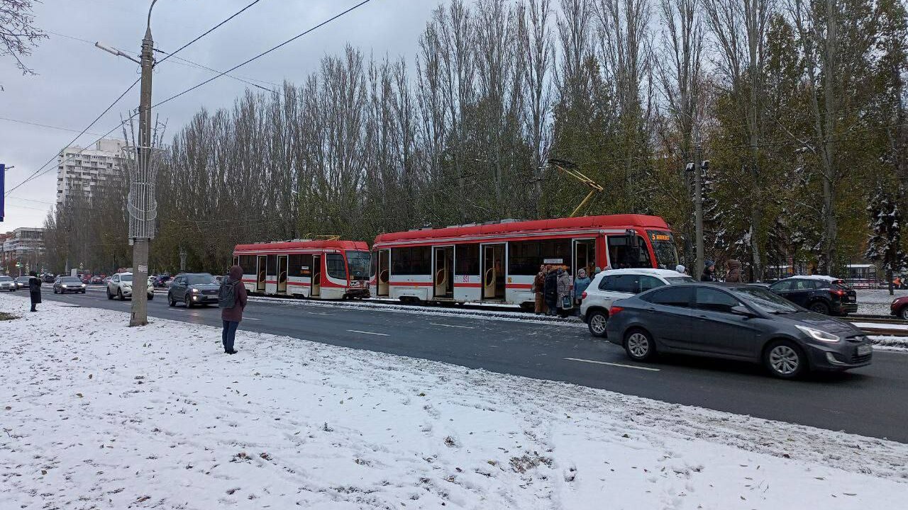 В Самаре сегодня утром сошел с рельс двух вагон...