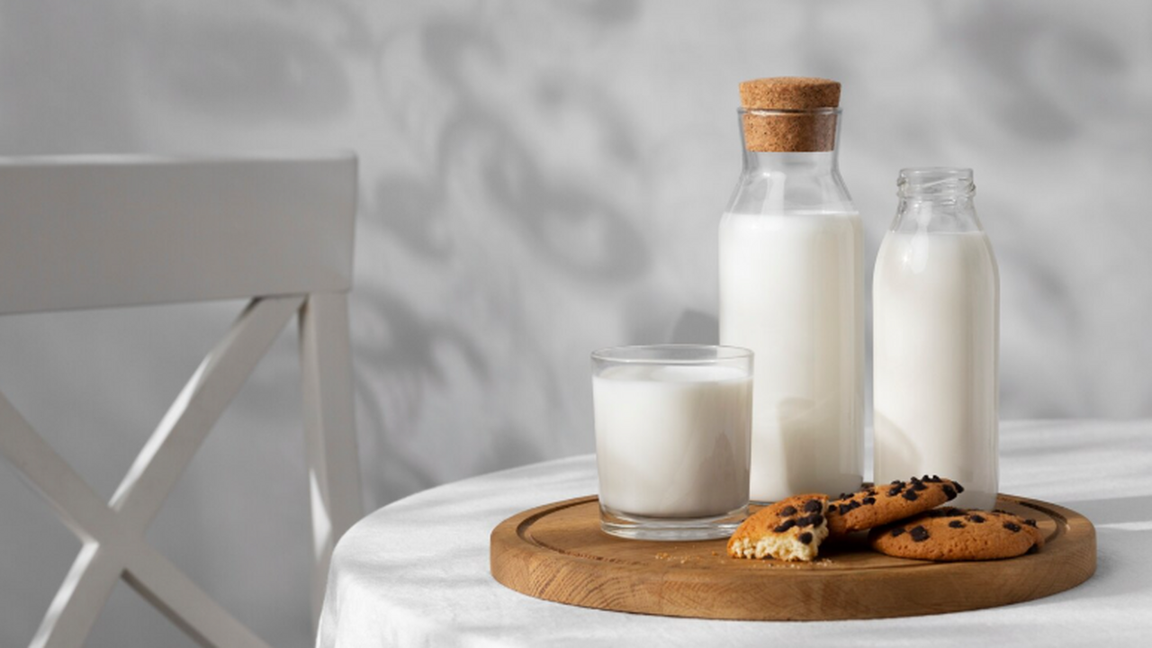 Цельное молоко в рационе детей снижает риск ожи...