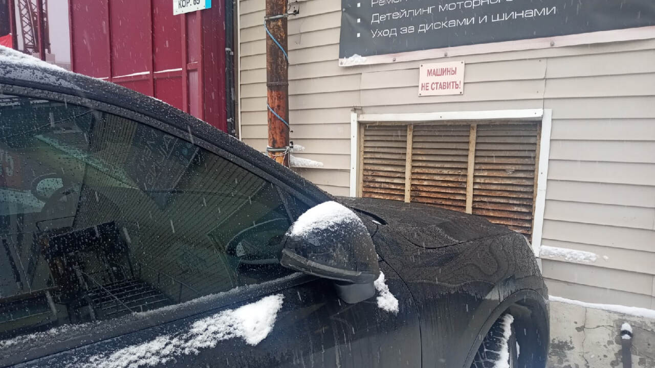 Вечером, возвращаясь домой, жители многоквартир...