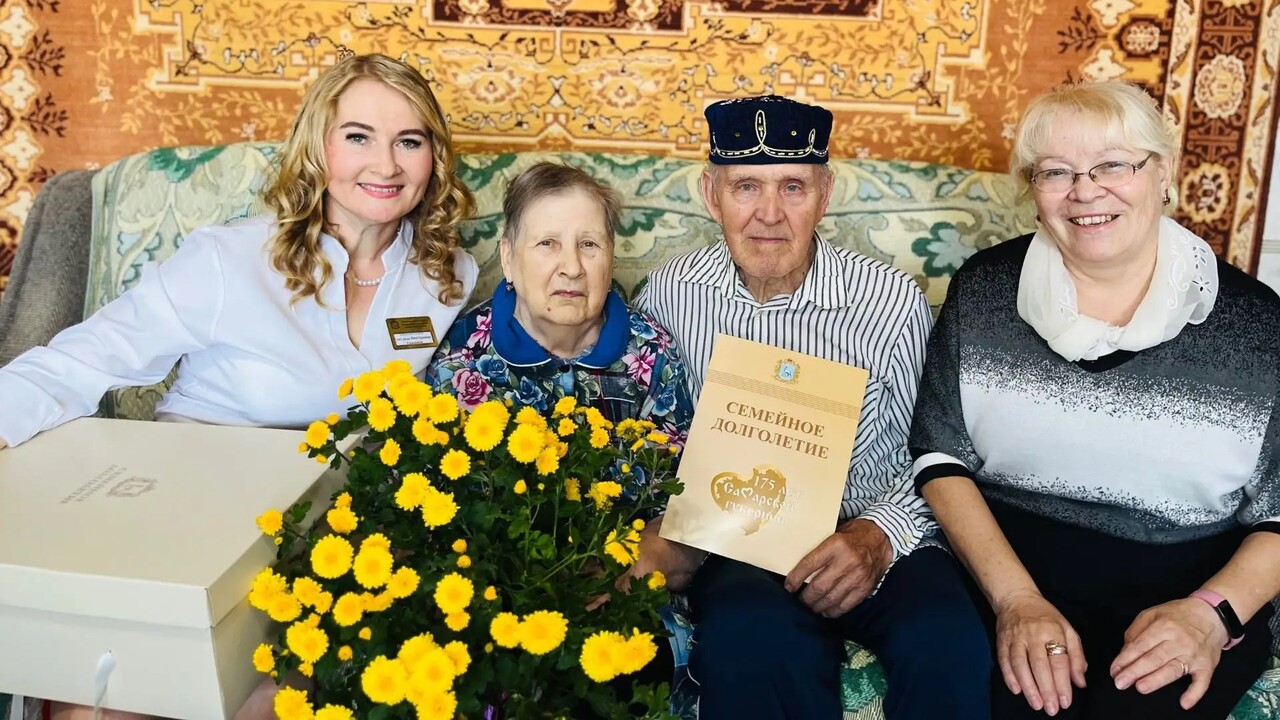 Основой семейного счастья супруги считают любов...