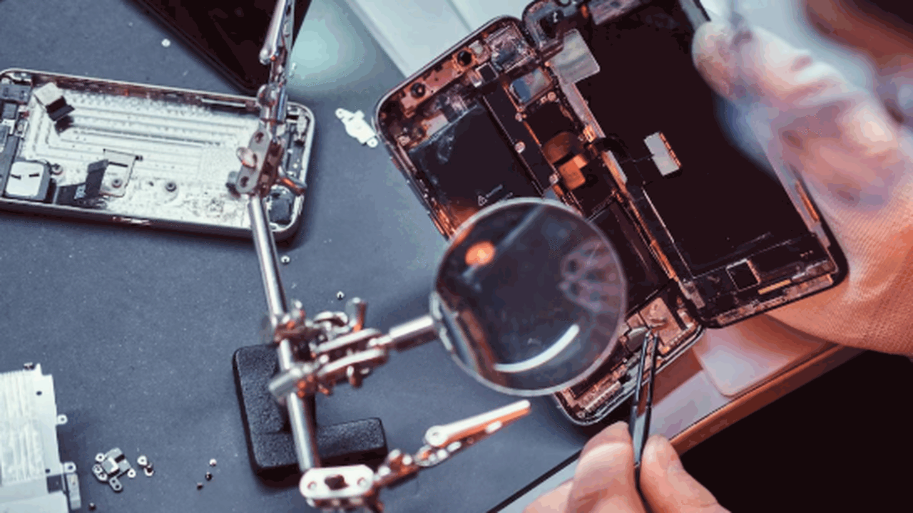Эксперт снял вопрос: 5 обязательных действий перед ремонтом смартфона Перед передачей мобильного устройства или компь...