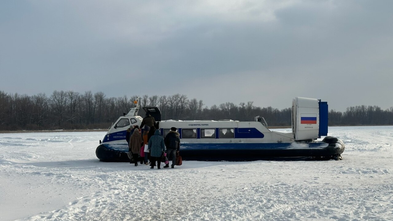 Во вторник начнут курсировать суда на воздушной подушке между Самарой и Рождествено С 6 января начнется функционирование ледовой пе...