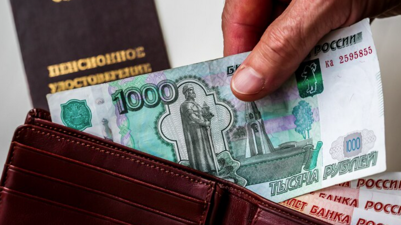 Получить прибавку к пенсии — проще простого: одна полезная хитрость увеличила выплаты на 1500 рублей Перерасчет пенсии для граждан со стажем в СССР:...