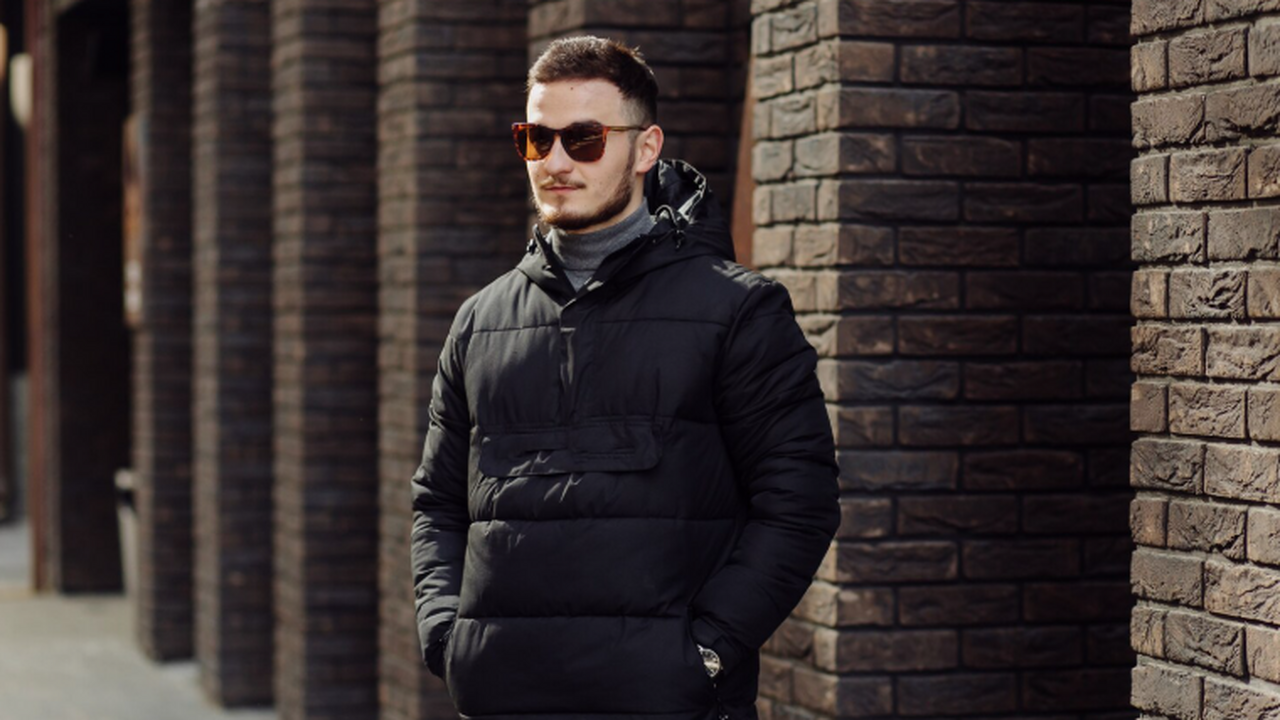 Физики раскрыли: как зимняя куртка дает нам тепло с научной точки зрения Зимняя куртка в наше время — это высокотехнолог...