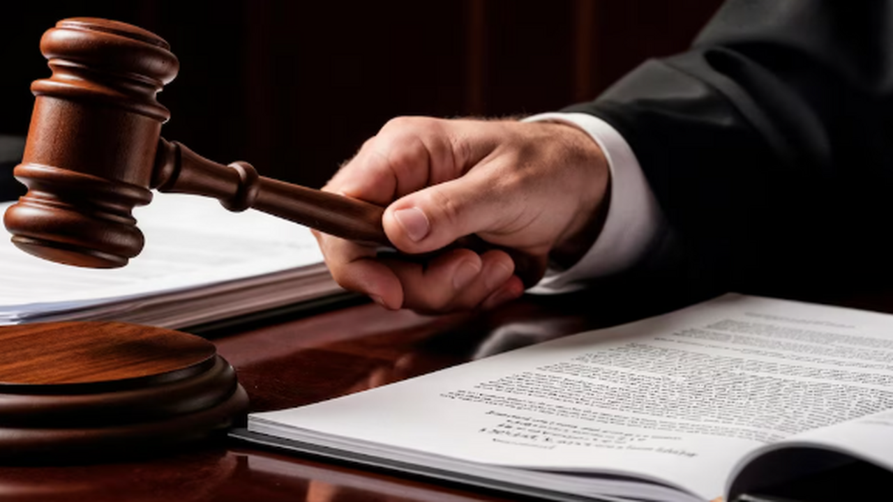 Самарцев поймали на взятке для несуществующих сотрудников полиции В городе Самара вынесен приговор двум местным ж...