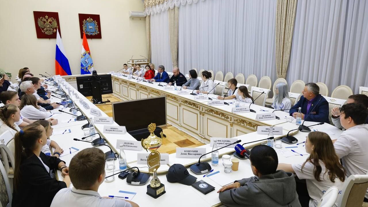 Губернатор Самарской области Вячеслав Федорищев...