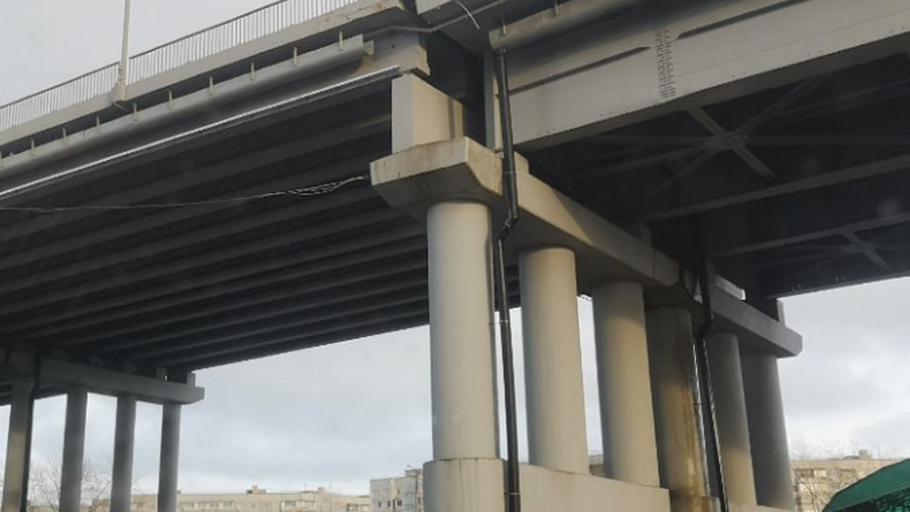 Строительство моста через реку Самару в районе ...