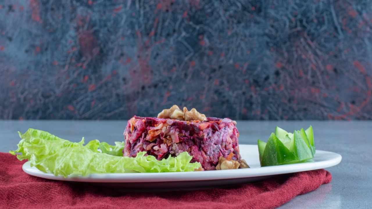 Когда в городе уже мерцают огни будущих праздни...