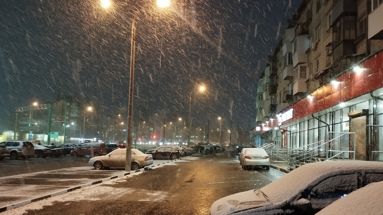 Со вчерашнего вечера и до сих пор не перестает ...