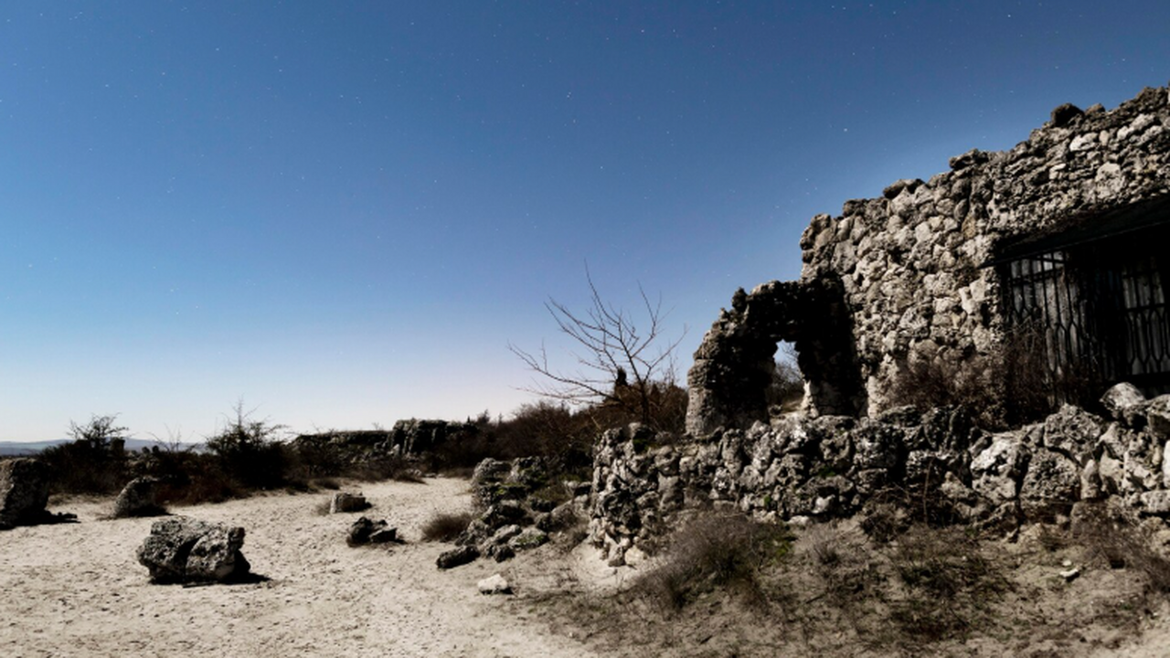 Местоположение Мадинат аль-Захиры, столицы, осн...