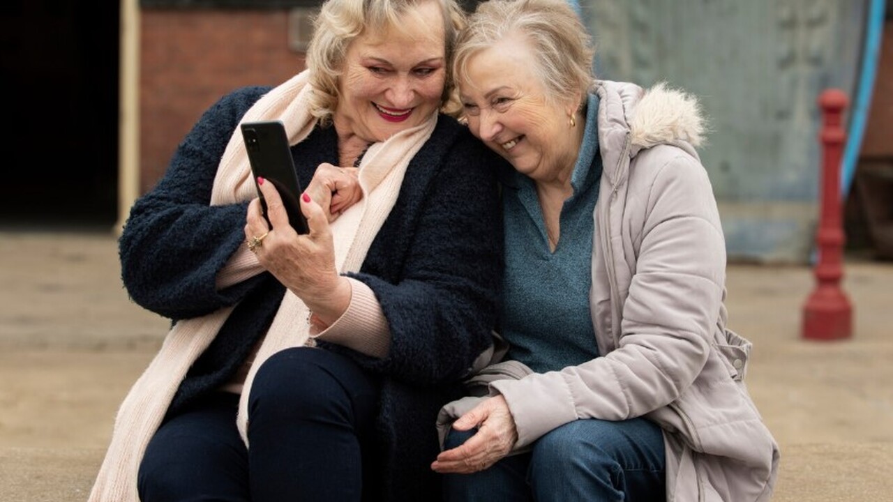 Новогоднее чудо: что с января ждет пенсионеров, у которых есть стаж до 2002 года, — разберемся в нюансах и условиях С 2026 года в России вступают в силу изменения ...