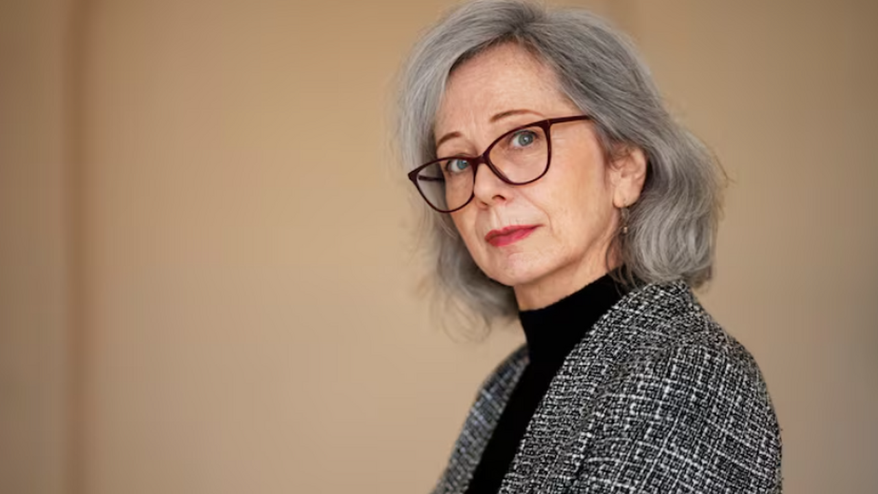 Топ-4 стильных варианта причесок для встречи Нового года 2026: идеально для женщин за 50 Модные прически для женщин 50+ на Новый год 202...