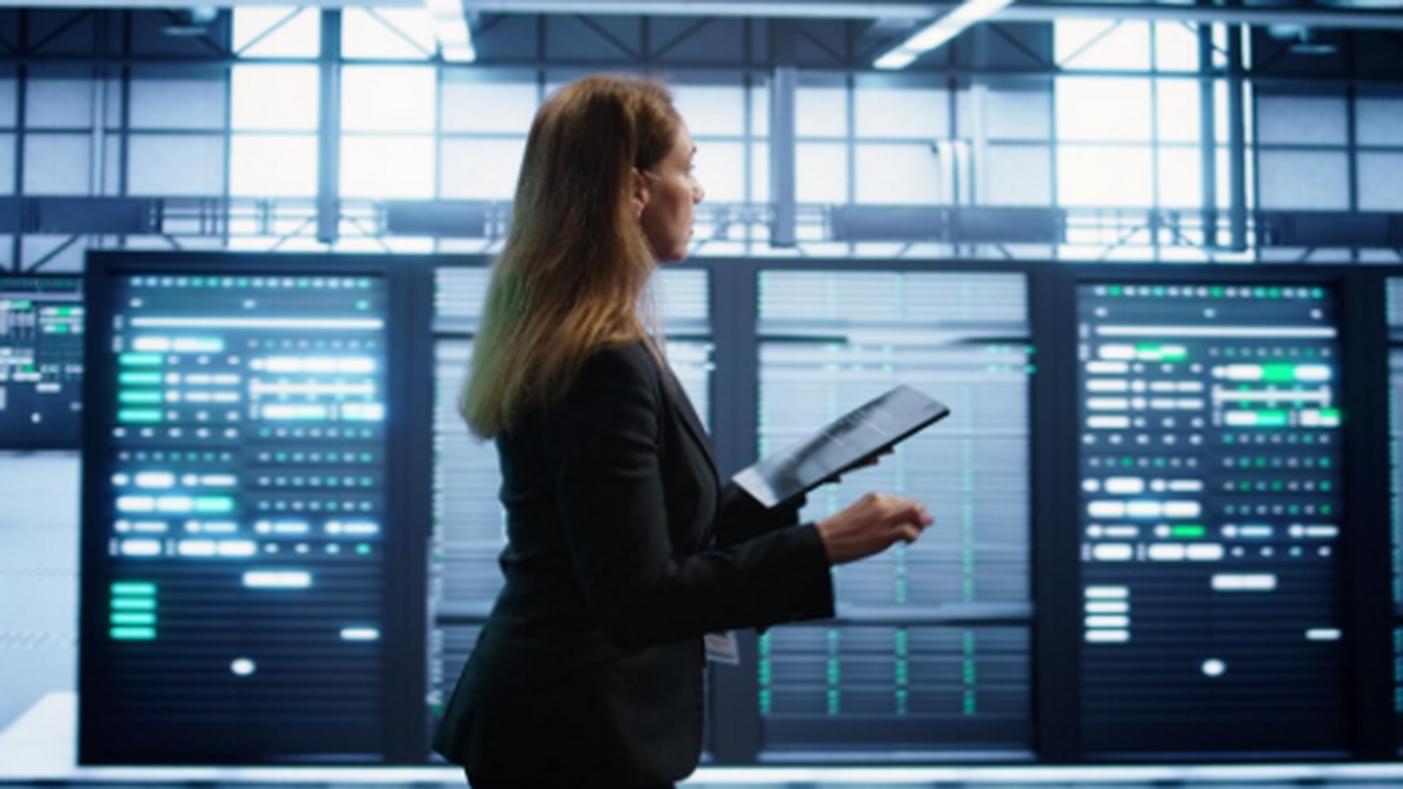 В Санкт-Петербурге российский оператор связи "М...