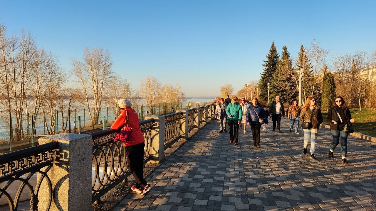 Колкие шпильки, снисходительные улыбки, перебив...