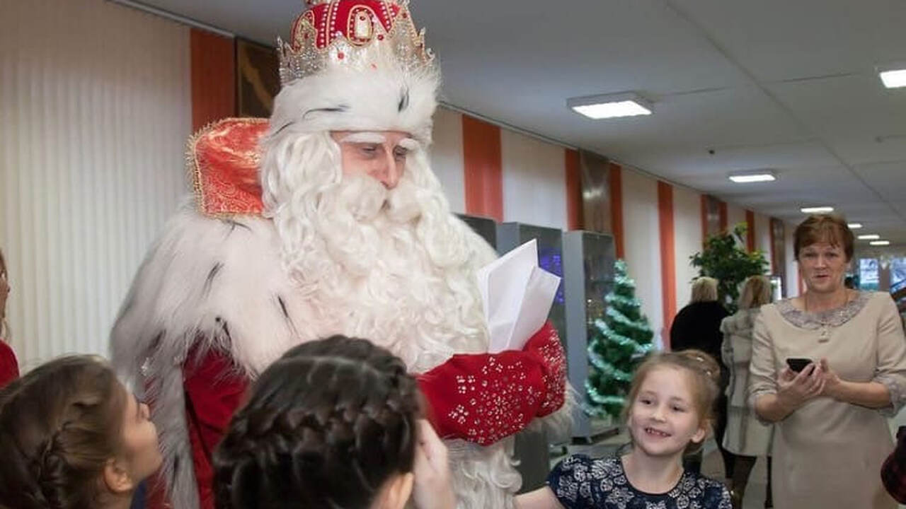 18 ноября в России отмечается День рождения Дед...