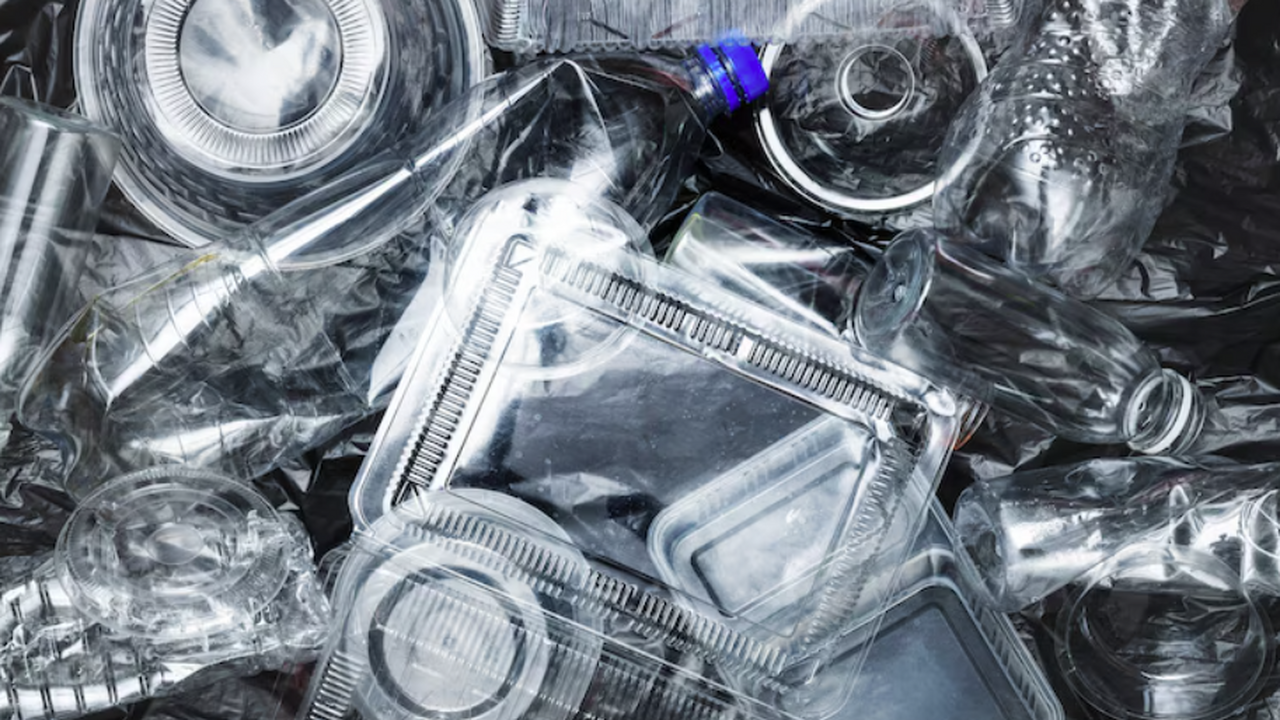 Пластиковый упаковочный материал, применяемый д...