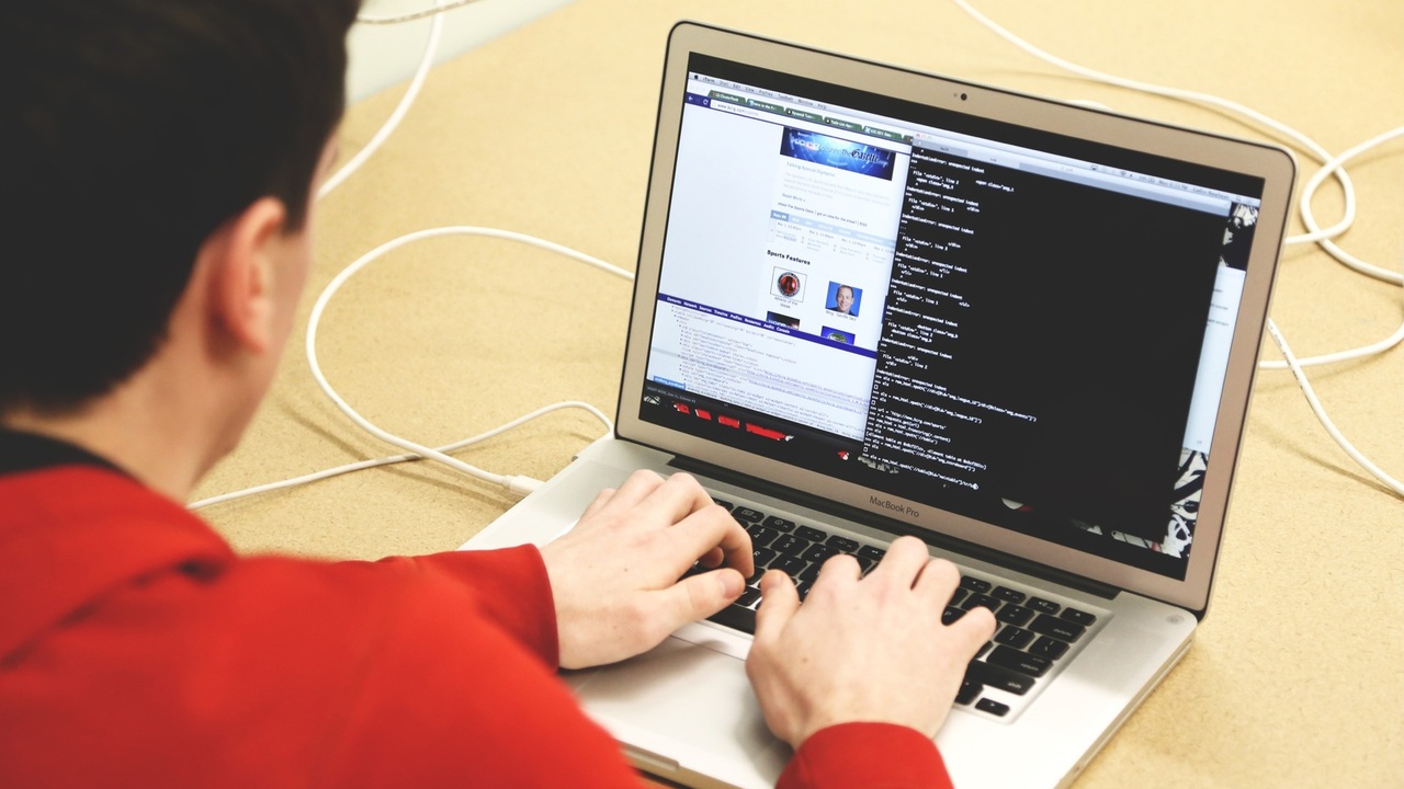 Сервис hh.ru провел опрос о профессиональных пл...