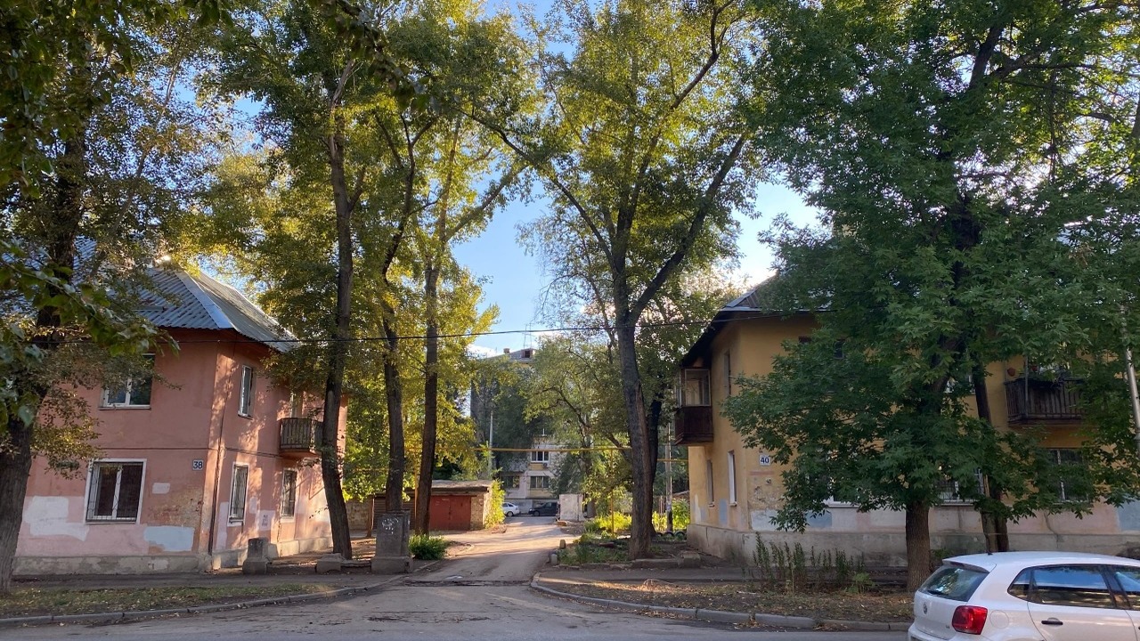 Сильный ветер повалил десятки деревьев в Самаре ночью с 11 на 12 октября В ночь на воскресенье, 12 октября, в Самаре наб...