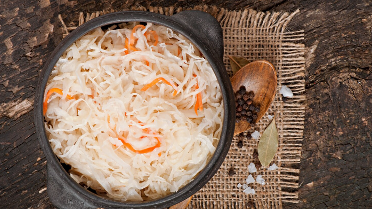 Осень — идеальное время для квашения капусты. Э...