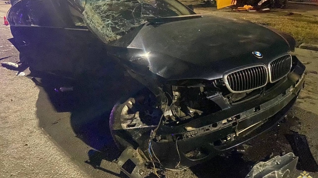 В Советском районе Самары произошло серьезное ДТП с участием трех авто Сотрудники ГИБДД, оперативно прибывшие в Советс...