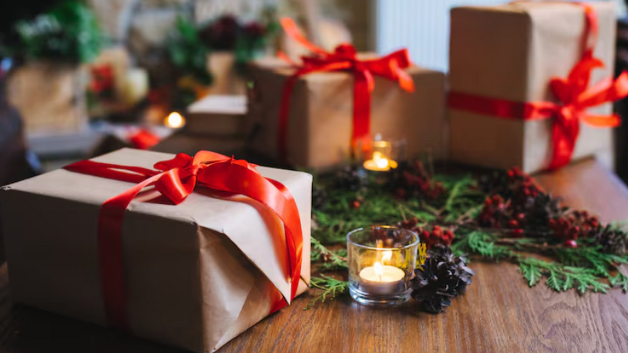 Идеи новогодних подарков 2026: гид по выбору дл...