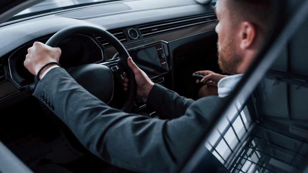 Рассказываю, как правильно двигаться задним ходом: правила, штрафы - как не подставить себя Движение задним ходом разрешено, только если он...