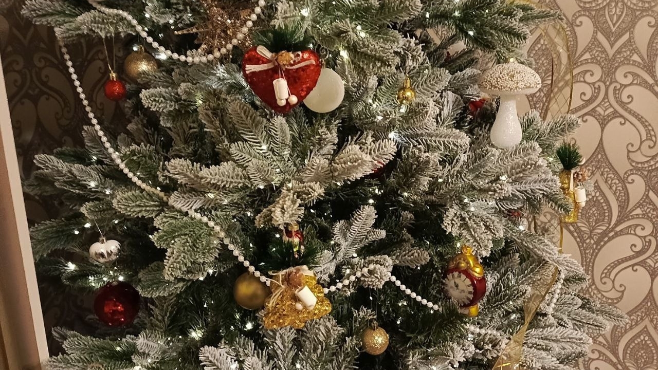 Шары и мишура - прошлый век: сейчас люди украшают новогоднюю елку этими 3 способами - хит сезона 2025-2026 Как украсить ёлку, чтобы она выглядела дорого, ...
