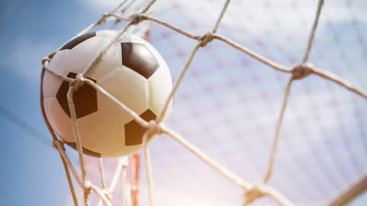 18 апреля 2023 года на стадионе «Солидарность С...