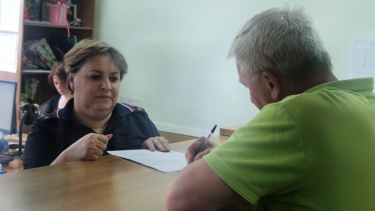 В Самарской области полицейские популяризировали госуслуги в электронном виде В Тольятти сотрудники отдела по вопросам миграц...
