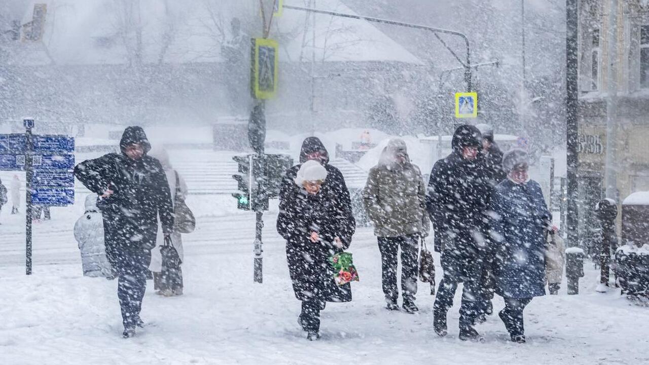 Зима ворвалась без стука: Вильфанд изменил прогноз с 25 сентября — всю страну накроют снег и морозы Такого к концу теплого сентября точно никто не ...