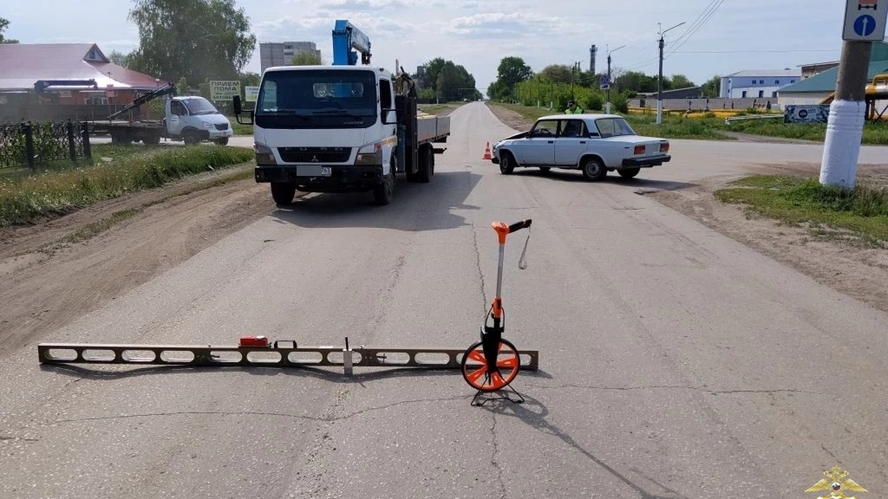 В посёлке Безенчук сотрудники ГИБДД, прибывшие ...