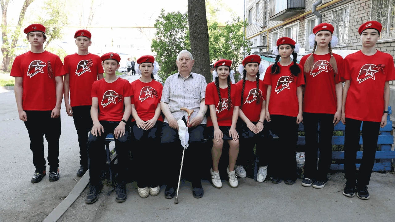 В Самаре проходят мини-парады в преддверии Дня ...