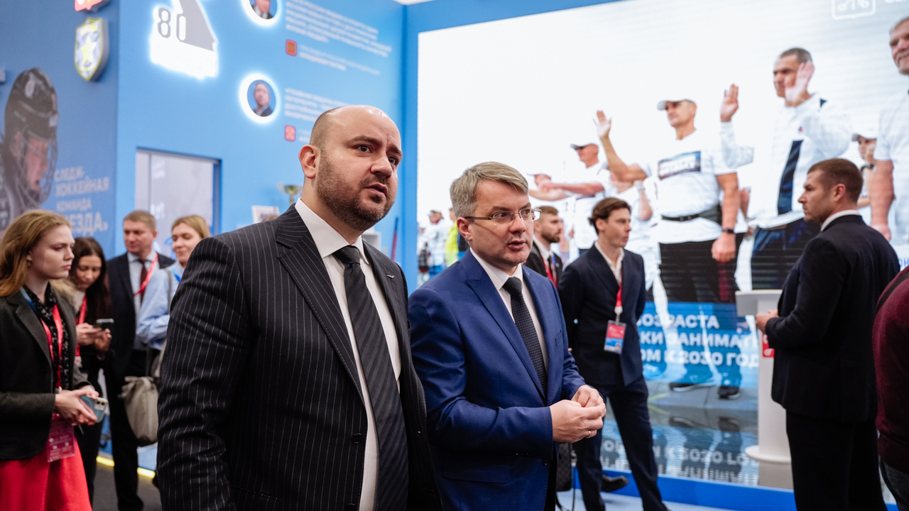 Вячеслав Федорищев осмотрел выставочную экспозицию XIII международного спортивного форума «Россия – спортивная держава» В первый день работы XIII Международного спорти...