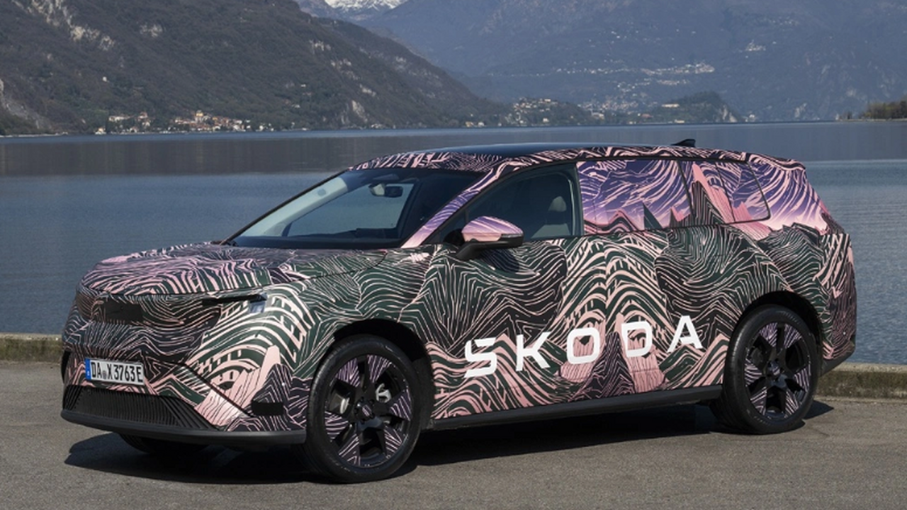 Skoda представила свой самый большой кроссовер Peaq: авто сняли на фото Škoda представила новый электрический кроссовер...
