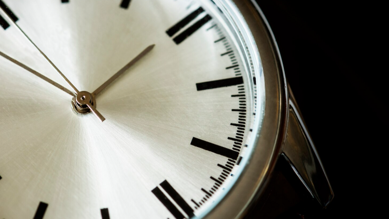 Психологи объяснили, почему с возрастом время прибавляет ход и течет незаметно С возрастом у людей возникает субъективное ощущ...