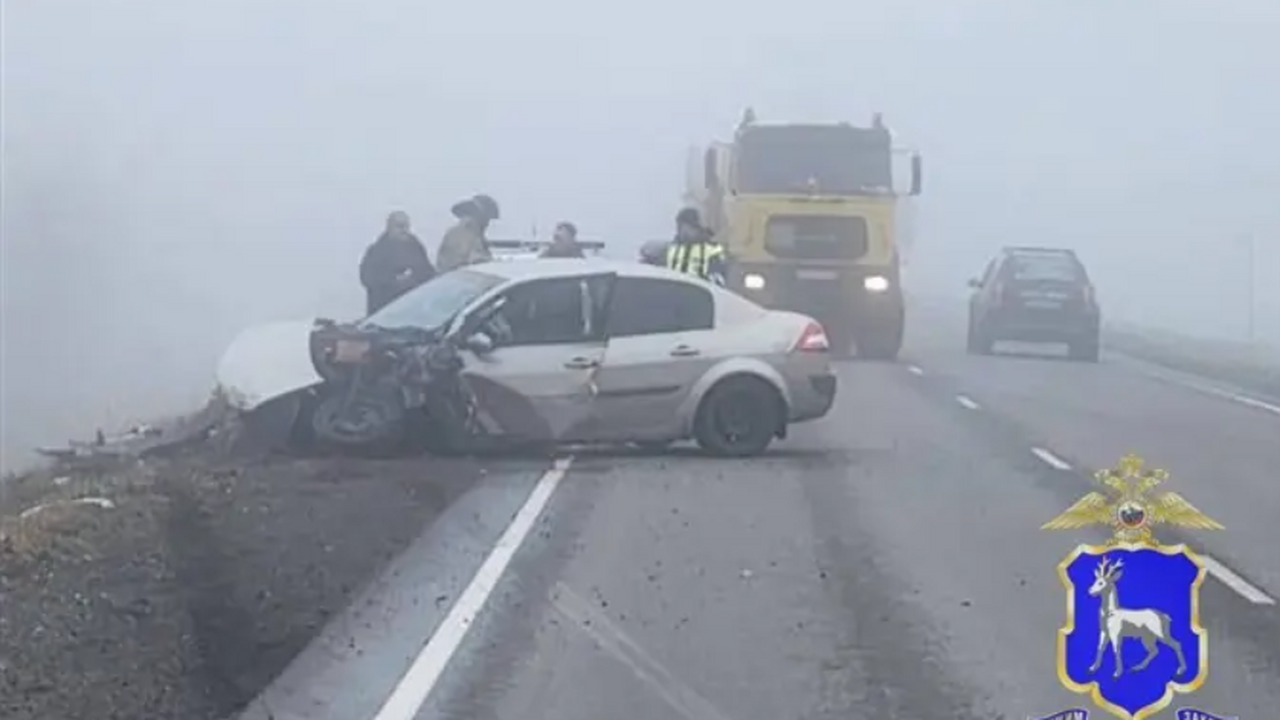 Жуткое ДТП с двумя пострадавшими произошло на магистрали под Самарой 24 октября 24 октября 2025 года на 44 километре автомагист...