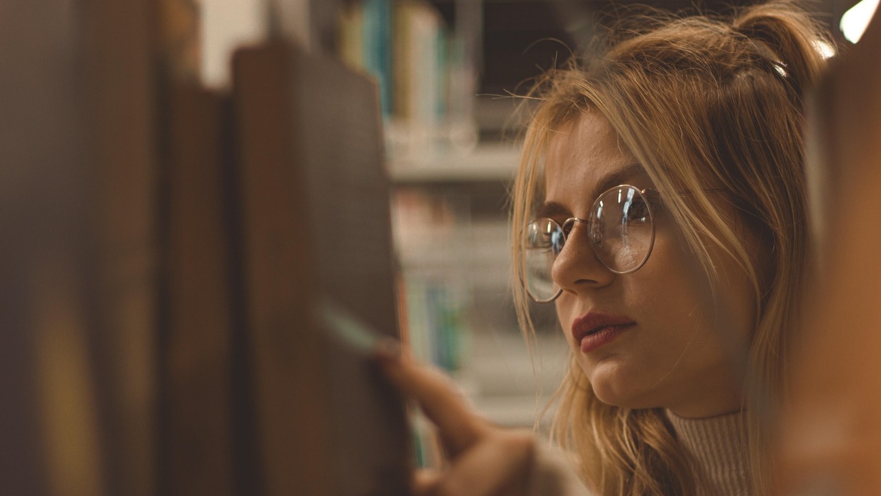 57% экономически активных жителей города вообще...