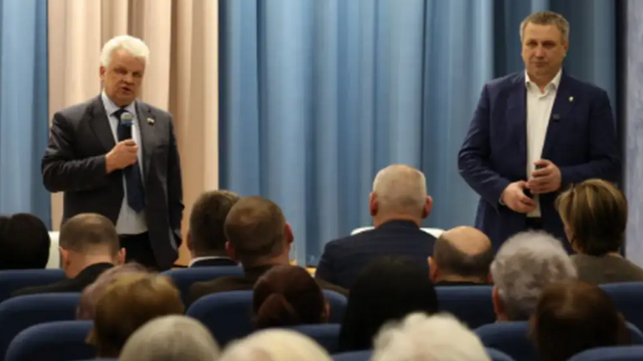 Глава городского округа Самара Иван Носков пров...