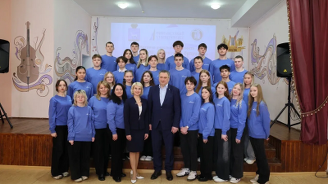 Иван Носков сказал: «Тысячи самарских школьников заслуживают того, чтобы и Россию посмотреть, и себя показать» Глава Самары Иван Носков провел встречу с участ...