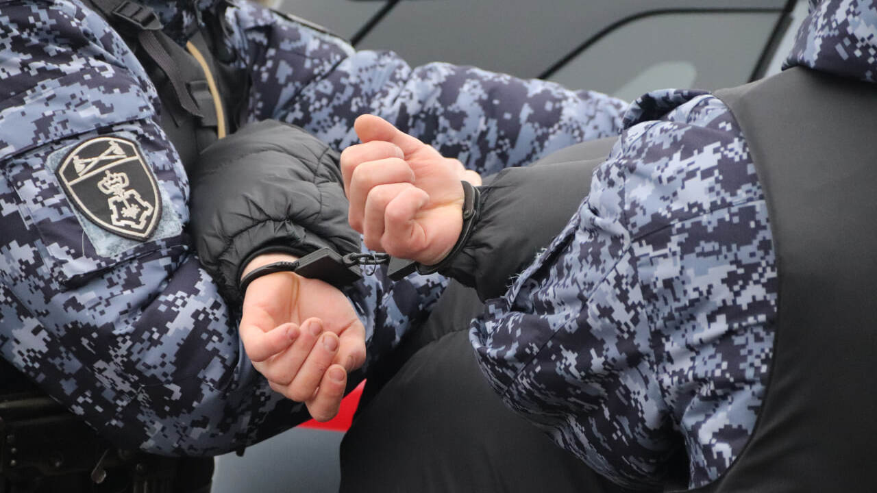 В Самарской области росгвардейцы задержали мужчину, подозреваемого в тяжком преступлении В отношении задержанного возбуждено уголовное д...