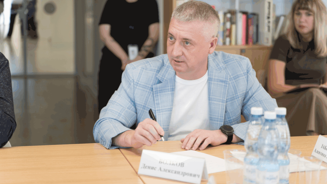 Активисты партийного проекта «Чистая страна» ст...